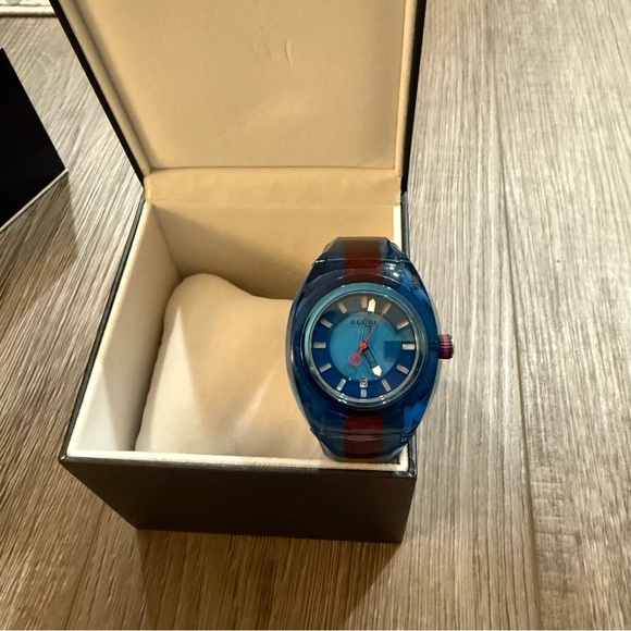 Gucci Unisex Sync Watch - Picture 13 of 14